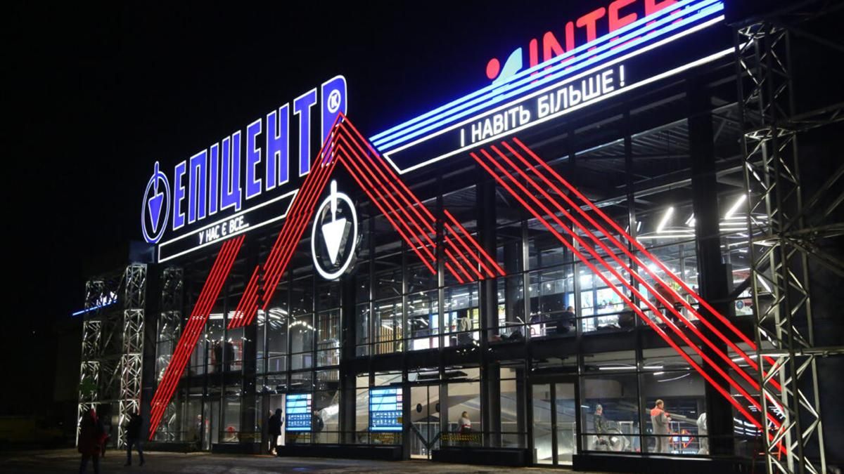 Толкались и ругались: в Харькове покупатели устроили скандал во время открытия ТЦ Толкались и ругались: в Харькове покупатели устроили скандал во время открытия ТЦ