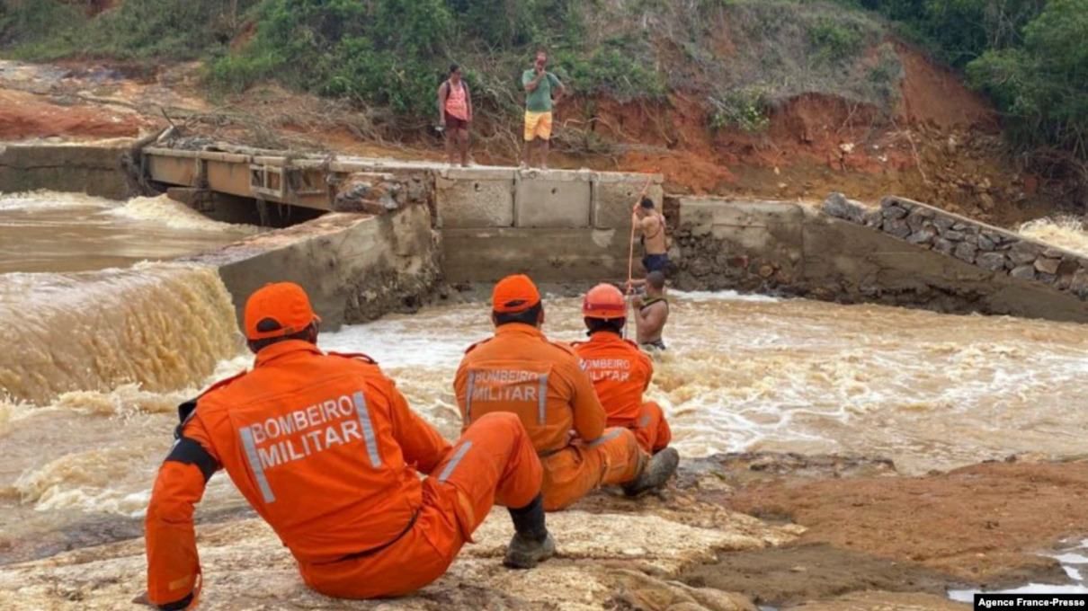 Масштабные наводнения накрыли часть Бразилии: пришлось эвакуировать 11 тысяч человек Масштабные наводнения накрыли часть Бразилии: пришлось эвакуировать 11 тысяч человек