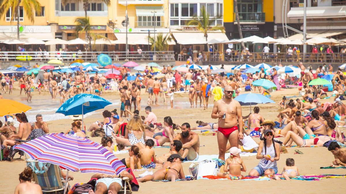 Закурил – плати 2 000 евро: в Испании ввели новые правила на пляжах