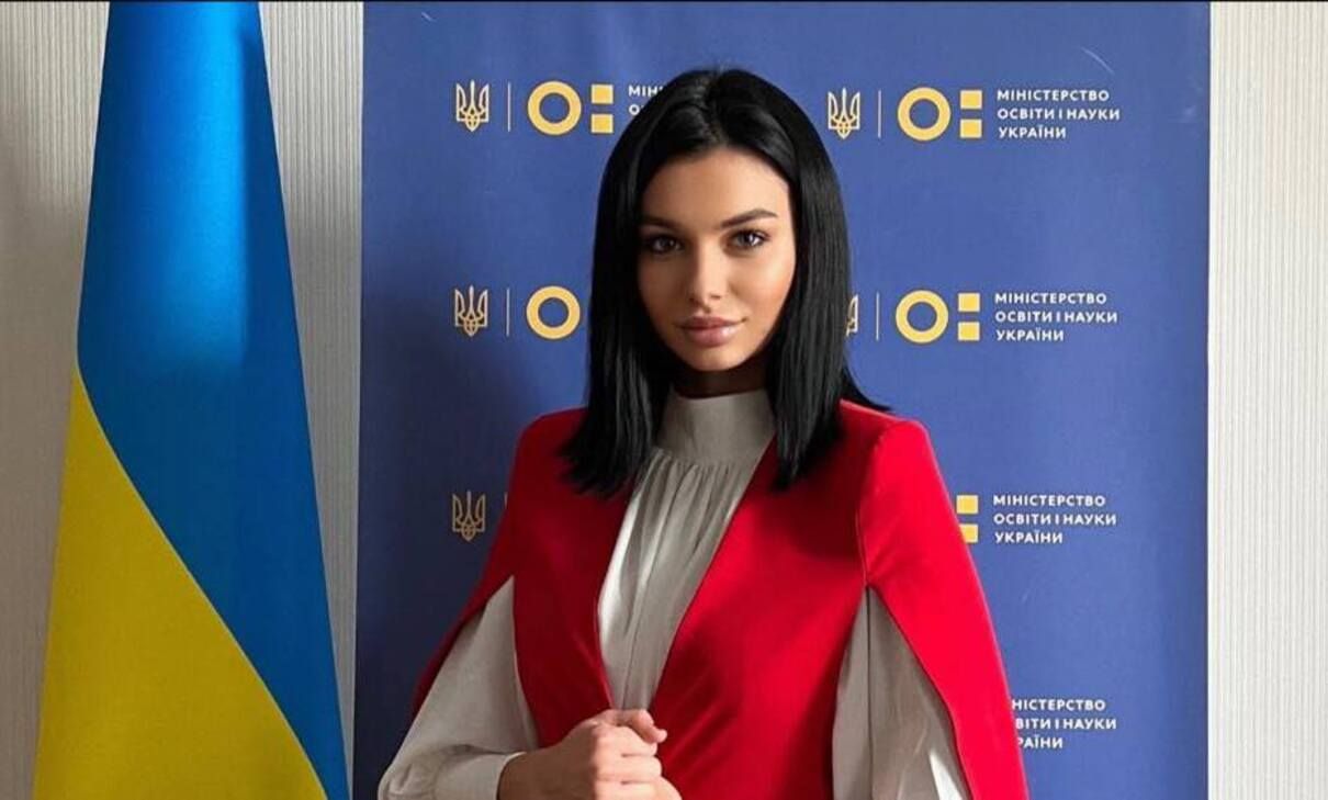 Спутница замминистра произвела своим внешним видом фурор во Львове Спутница замминистра произвела своим внешним видом фурор во Львове