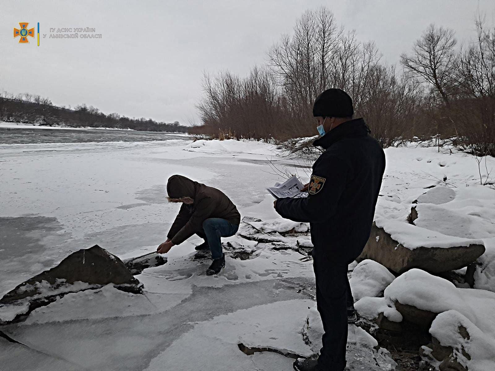 У Херсоні врятували чоловіка з крижаної річки - Новини Херсона - 24 Канал