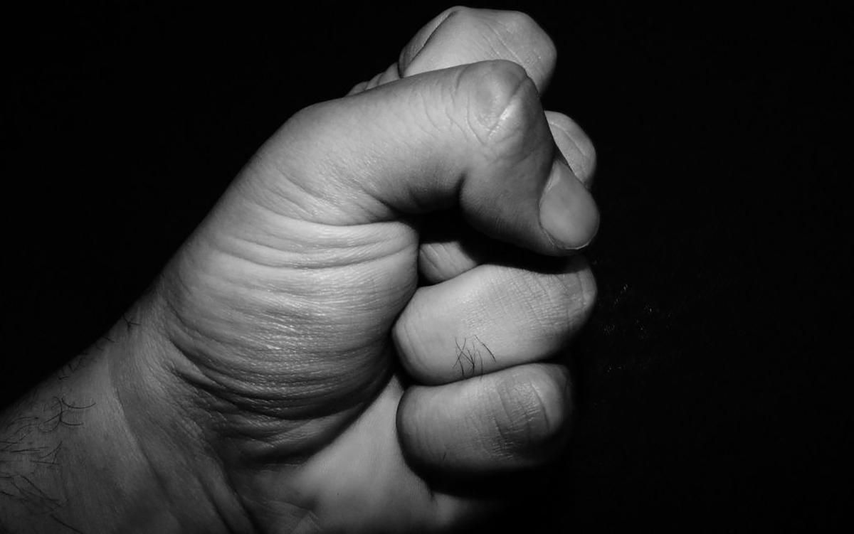 В Бердянске подрались два депутата, которые не поделили дорогу В Бердянске подрались два депутата, которые не поделили дорогу