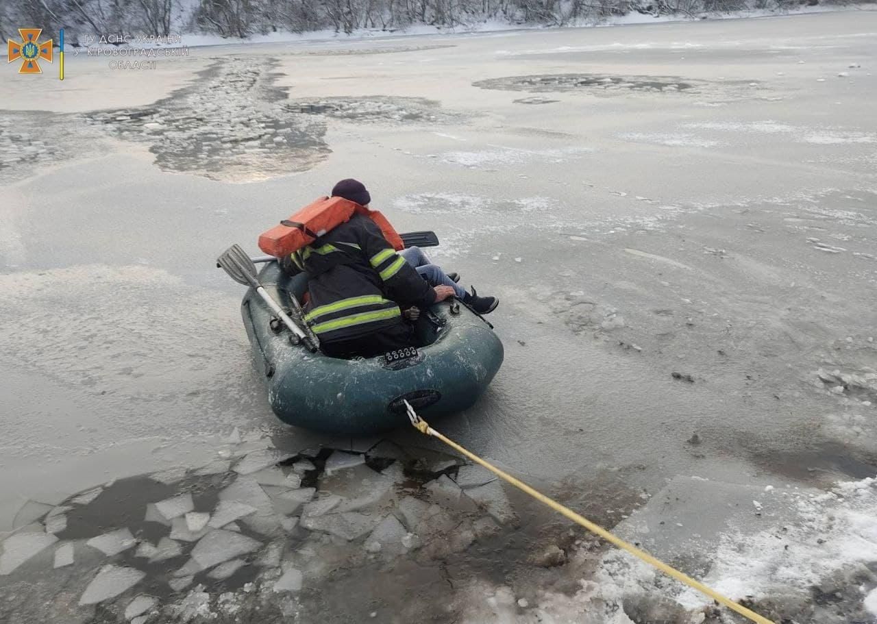 На Кировоградщине двое детей провалились под лед и утонули