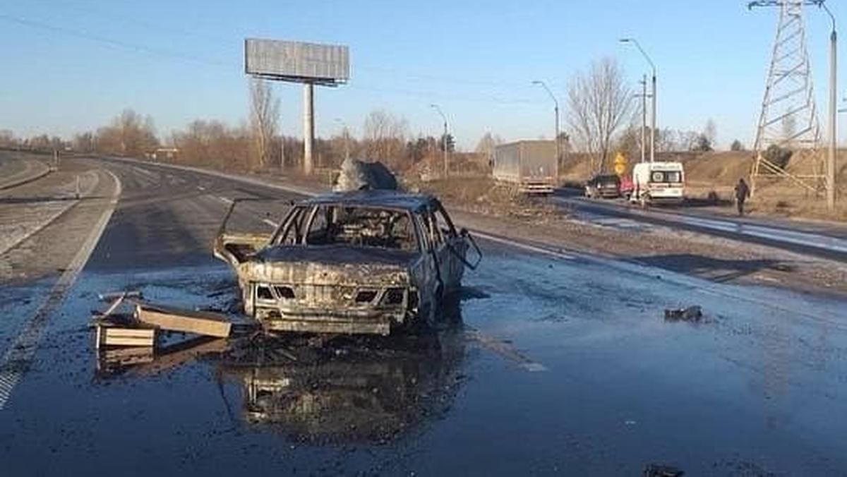 Под Киевом в результате ДТП дети оказались в охваченной огнем машине