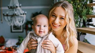 Екатерина Репяхова с сыном и мамой прогулялась по Львову: видео с рождественской ярмарки