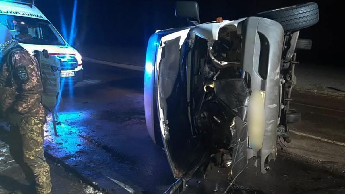 Автобус с пассажирами столкнулся с BMW в Одесской области: есть пострадавшие Автобус с пассажирами столкнулся с BMW в Одесской области: есть пострадавшие