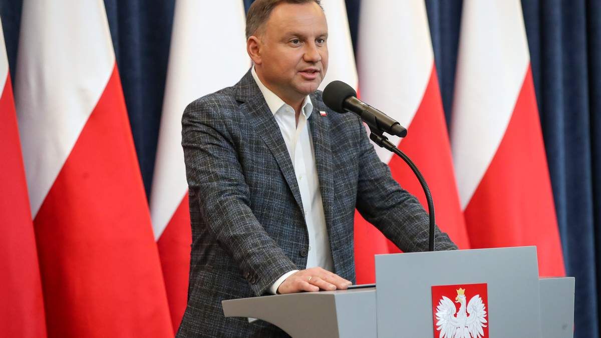 Дуда ветировал скандальный закон о телерадиовещании, который спровоцировал протесты в Польше