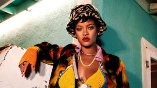 Рианна растрогала сеть детским фото, на котором позировала совсем крохой