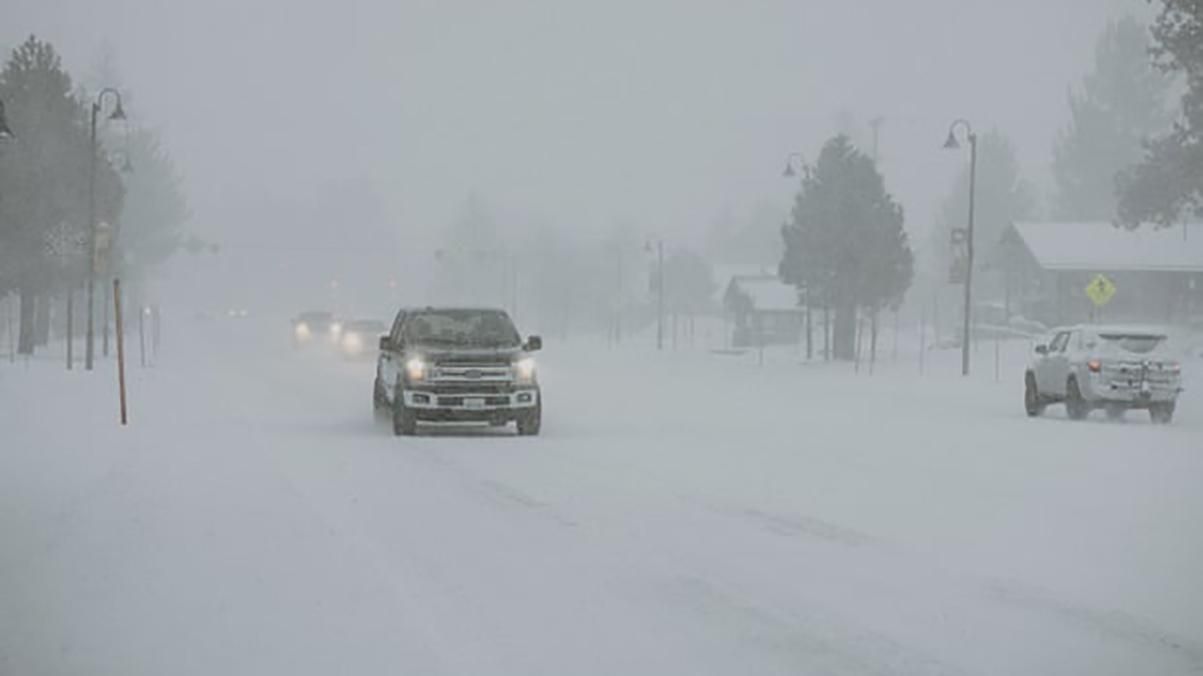 Подекуди 50 сантиметрів снігу: Каліфорнію накрили хурделиці - 24 Канал Подекуди 50 сантиметрів снігу: Каліфорнію накрили хурделиці - 24 Канал