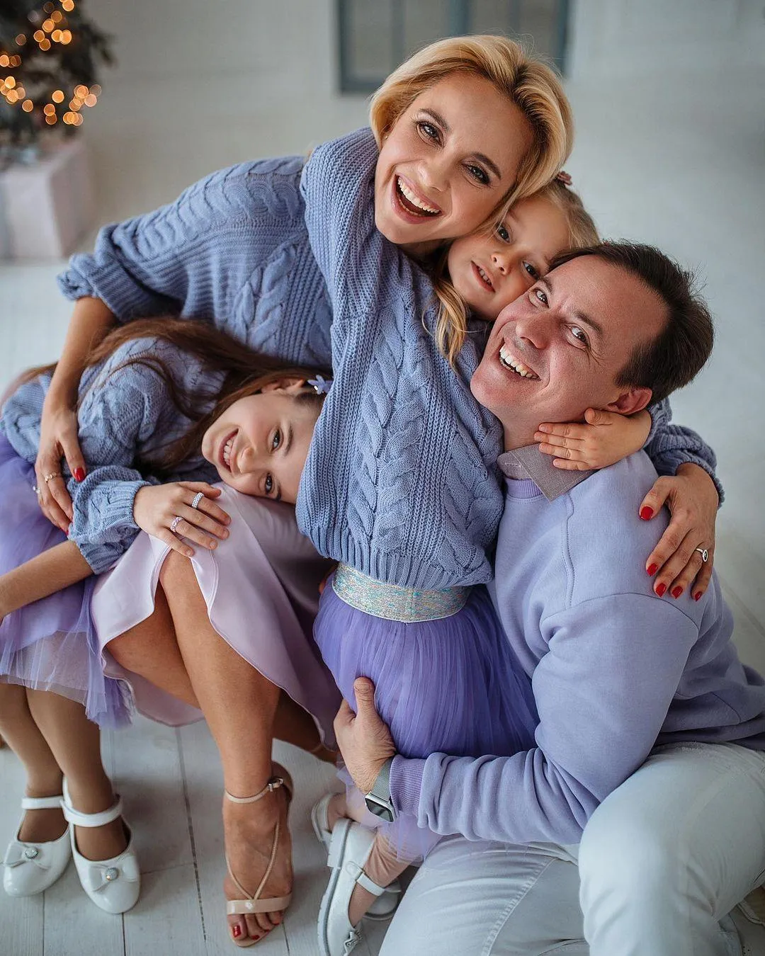 Лілія Ребрик з чоловіком і доньками