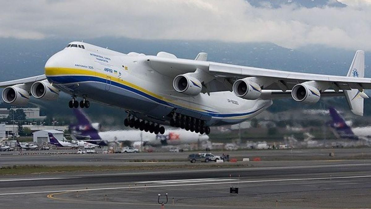 Украинская "Мрия" приземлилась при почти нулевой видимости в Австрии: видео из кабины пилота Украинская "Мрия" приземлилась при почти нулевой видимости в Австрии: видео из кабины пилота