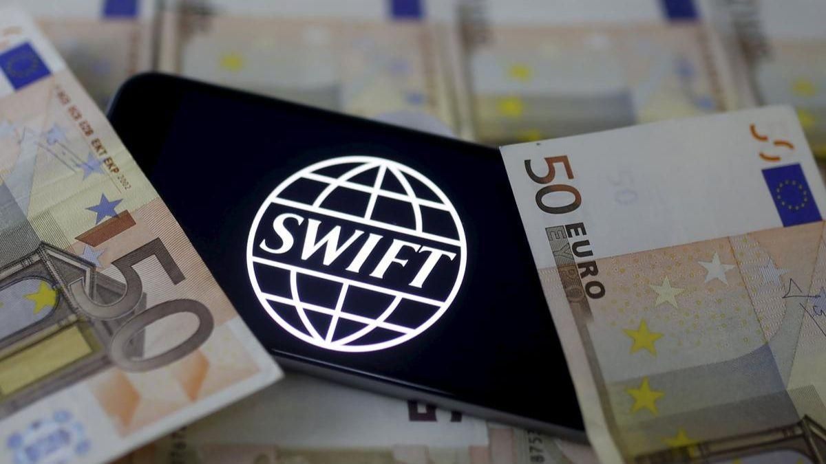 В России не верят в отключение страны от SWIFT
