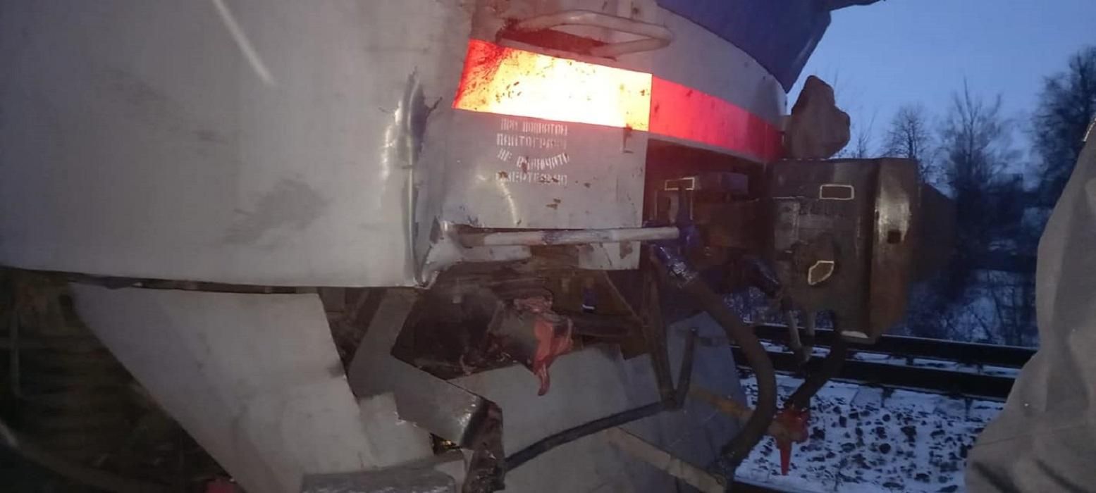 На Київщині під потягом загинув хлопець: фото з місця трагедії - Київ На Київщині під потягом загинув хлопець: фото з місця трагедії - Київ