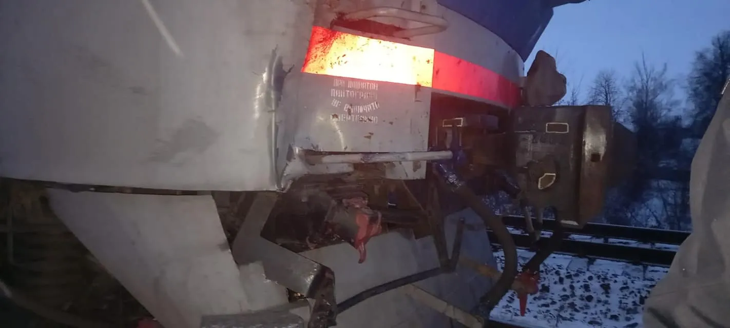 Потяг Київ - Кам'янець-Подільський збив на смерть хлопця Потяг Київ - Кам'янець-Подільський збив на смерть хлопця