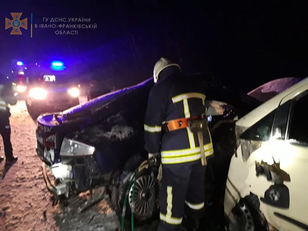 В ДТП на Прикарпатье погибли два человека: видео с места аварии