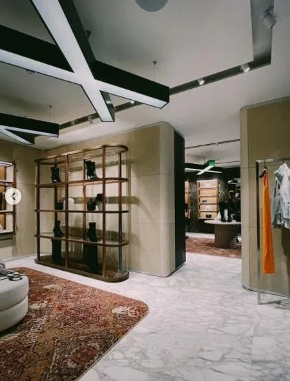 У Києві відкрився перший магазин Off-White, Пасаж на Заньковецької У Києві відкрився перший магазин Off-White, Пасаж на Заньковецької