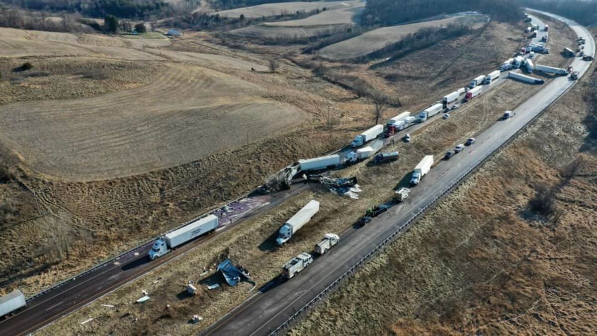 У США зіткнулися 40 автомобілів: вражаючі фото та відео - 24 Канал