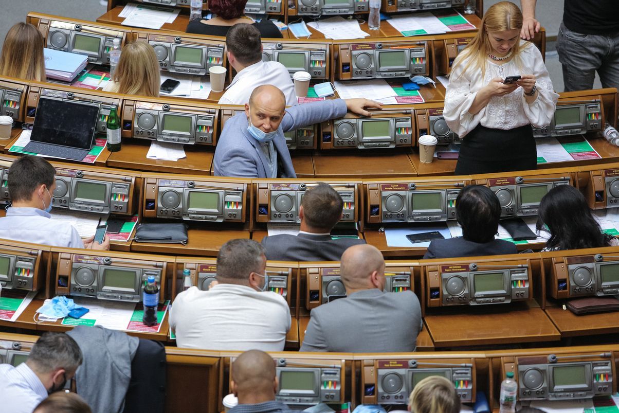 25 депутатов пропустили 90% голосований Рады: список крупнейших прогульщиков