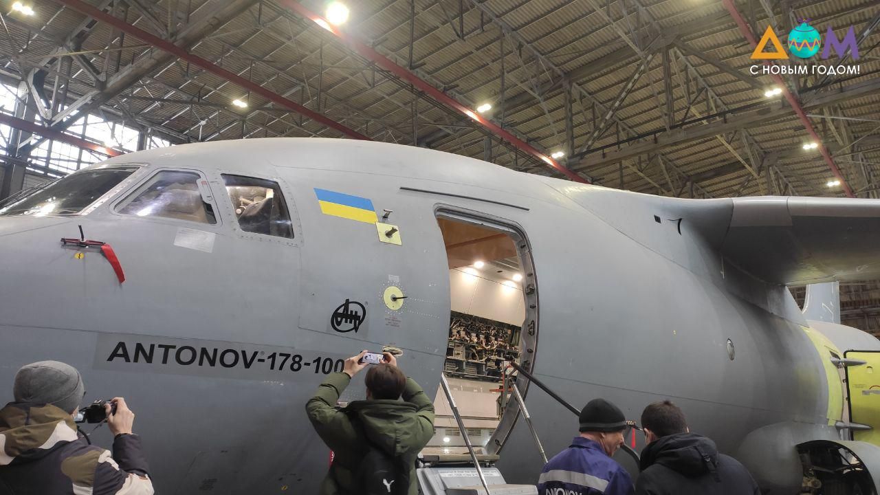 "Антонов" презентував перший серійний літак Ан-178-100Р: видовищні фото - Новини Київ - Київ