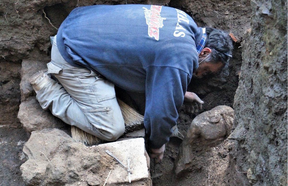 В Греции обнаружили древнюю римскую статую В Греции обнаружили древнюю римскую статую