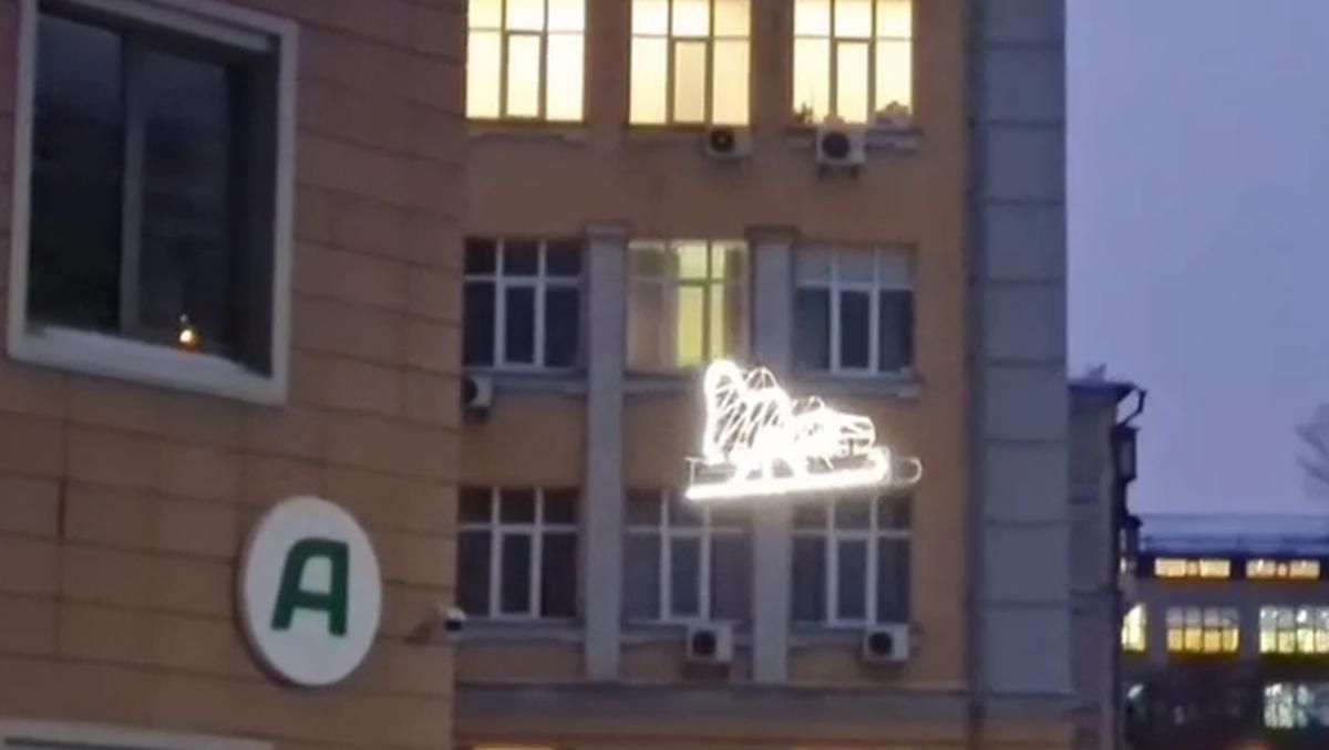 Над "Охматдетом" в Киеве пролетели сани Санты Над "Охматдетом" в Киеве пролетели сани Санты