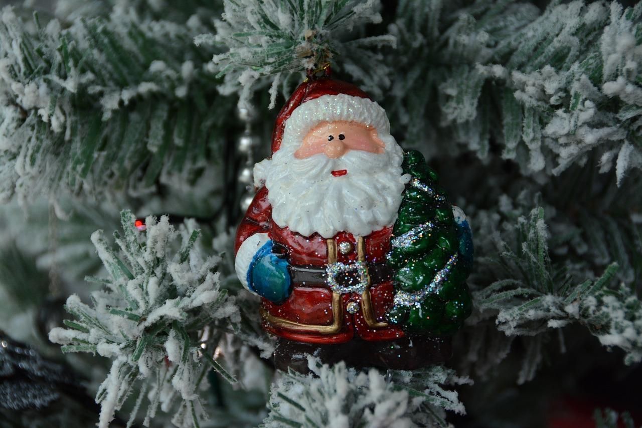 Українські нардепи розповіли, чи залишиться Дід Мороз новорічним персонажем в Україні - 24 Канал