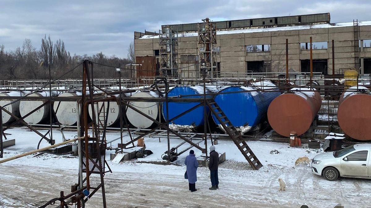 Сбывали через сеть заправок: в Кривом Роге завод производил фальсифицированное горючее Сбывали через сеть заправок: в Кривом Роге завод производил фальсифицированное горючее