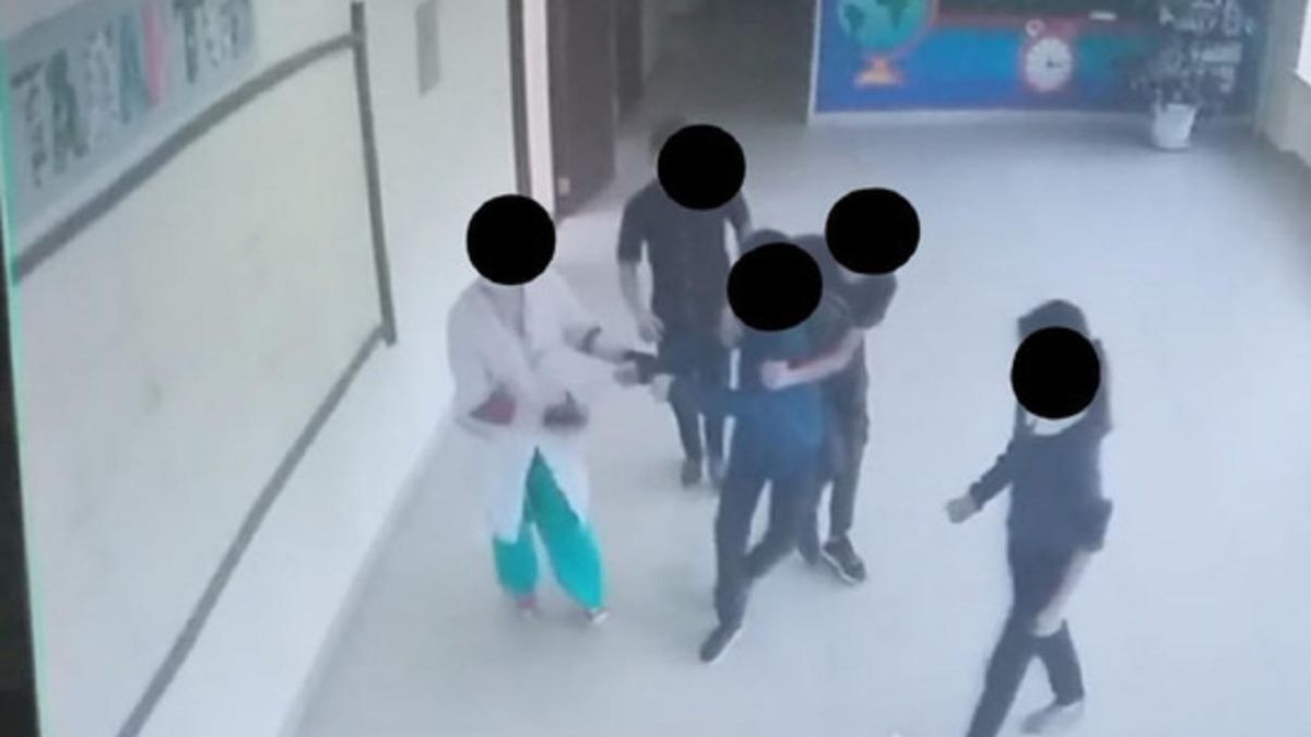Сувора російська медицина: медсестра побила школяра за відмову від проби Манту - Новини Росія - 24 Канал