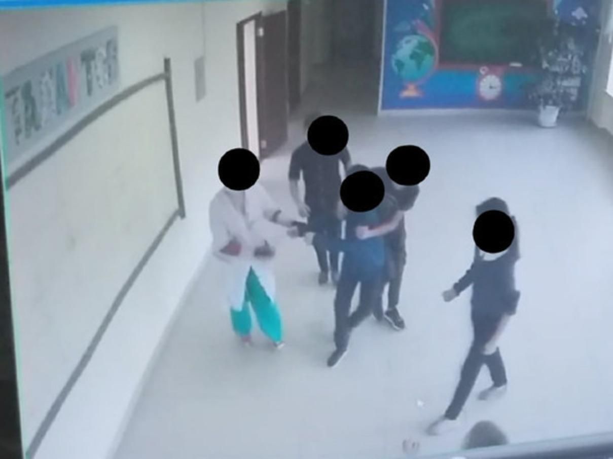Суровая российская медицина: медсестра избила школьника за отказ от пробы Манту