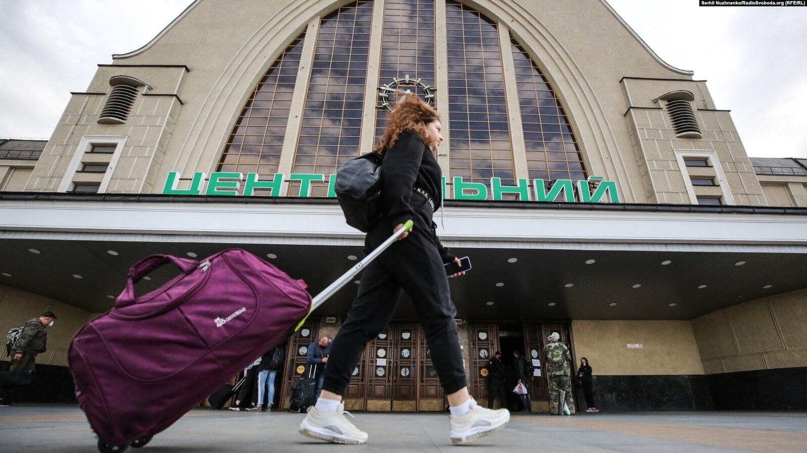 У разі воєнного стану: українцям можуть заборонити переїжджати чи змінювати місце проживання - Україна новини - 24 Канал У разі воєнного стану: українцям можуть заборонити переїжджати чи змінювати місце проживання - Україна новини - 24 Канал