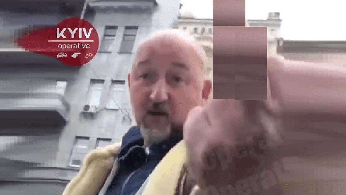 У центрі Києва гонщик Мочанов потрапив у конфлікт на дорозі та ударив чужу машину - Київ У центрі Києва гонщик Мочанов потрапив у конфлікт на дорозі та ударив чужу машину - Київ