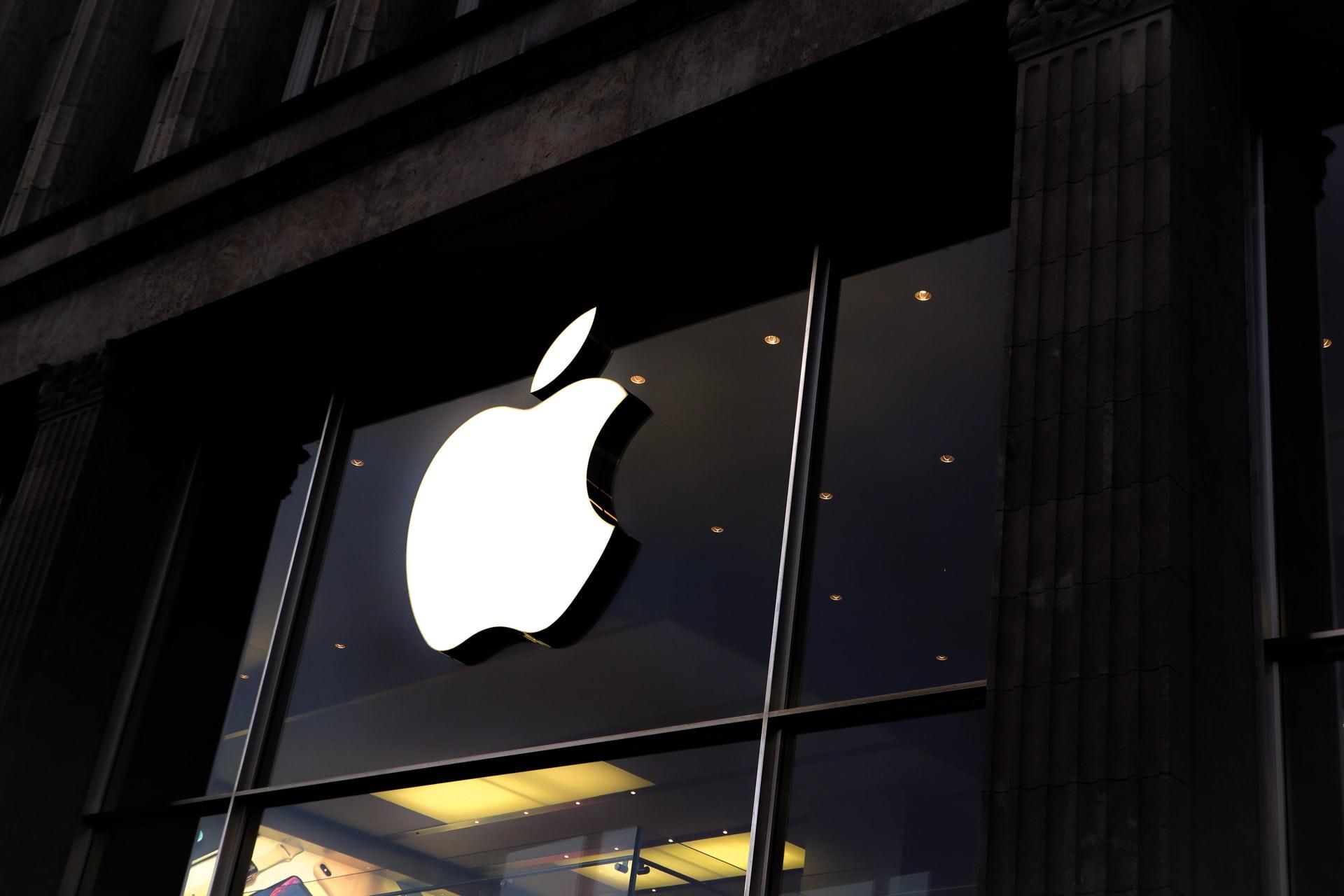 Apple выплатила сотрудникам бонусы в виде акций