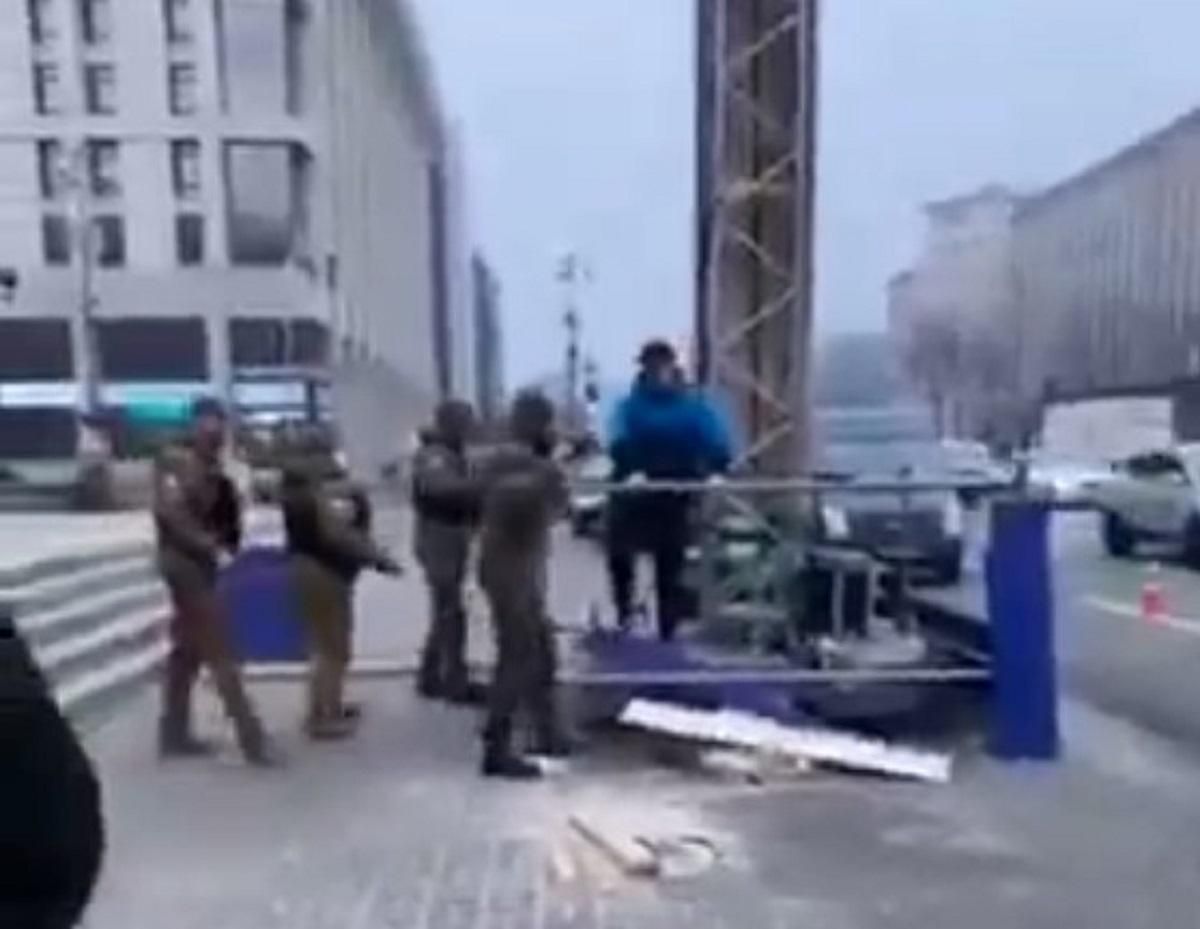 Розгром Ханукії на Майдані: суд зобов'язав поліцію відкрити справу проти вандала - Новини Києва сьогодні - Київ Розгром Ханукії на Майдані: суд зобов'язав поліцію відкрити справу проти вандала - Новини Києва сьогодні - Київ