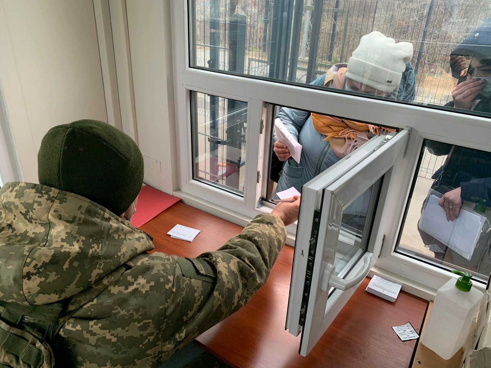 В Украине изменили правила при въезде с оккупированных территорий В Украине изменили правила при въезде с оккупированных территорий