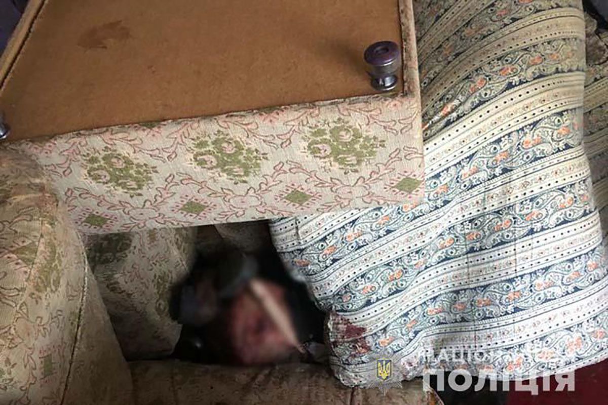 Окровавленную одежду выбросил в мусорник и включил газ: в Тернополе мужчина убил пенсионера
