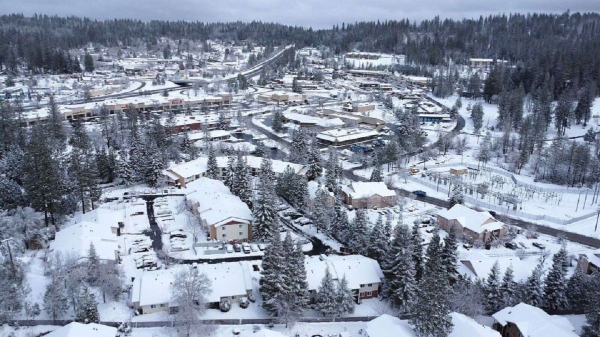 Впервые за 50 лет: в Калифорнии выпало более пяти метров снега – захватывающие фото и видео Впервые за 50 лет: в Калифорнии выпало более пяти метров снега – захватывающие фото и видео