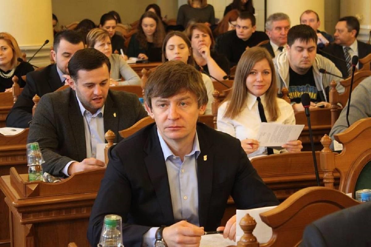 Признал сам: первым во Львов Омикрон привез депутат горсовета
