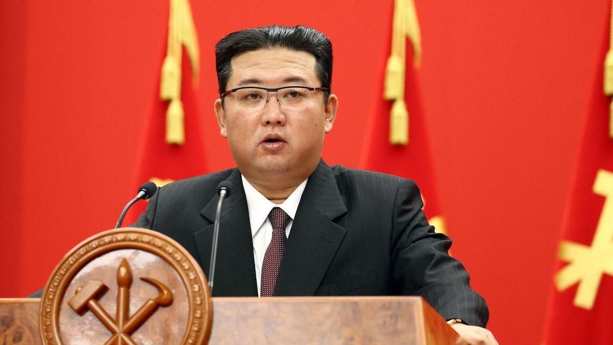 Меньше ест "ради страны": Ким Чен Ын показал себя людям худым как никогда - 24 Канал Меньше ест "ради страны": Ким Чен Ын показал себя людям худым как никогда - 24 Канал