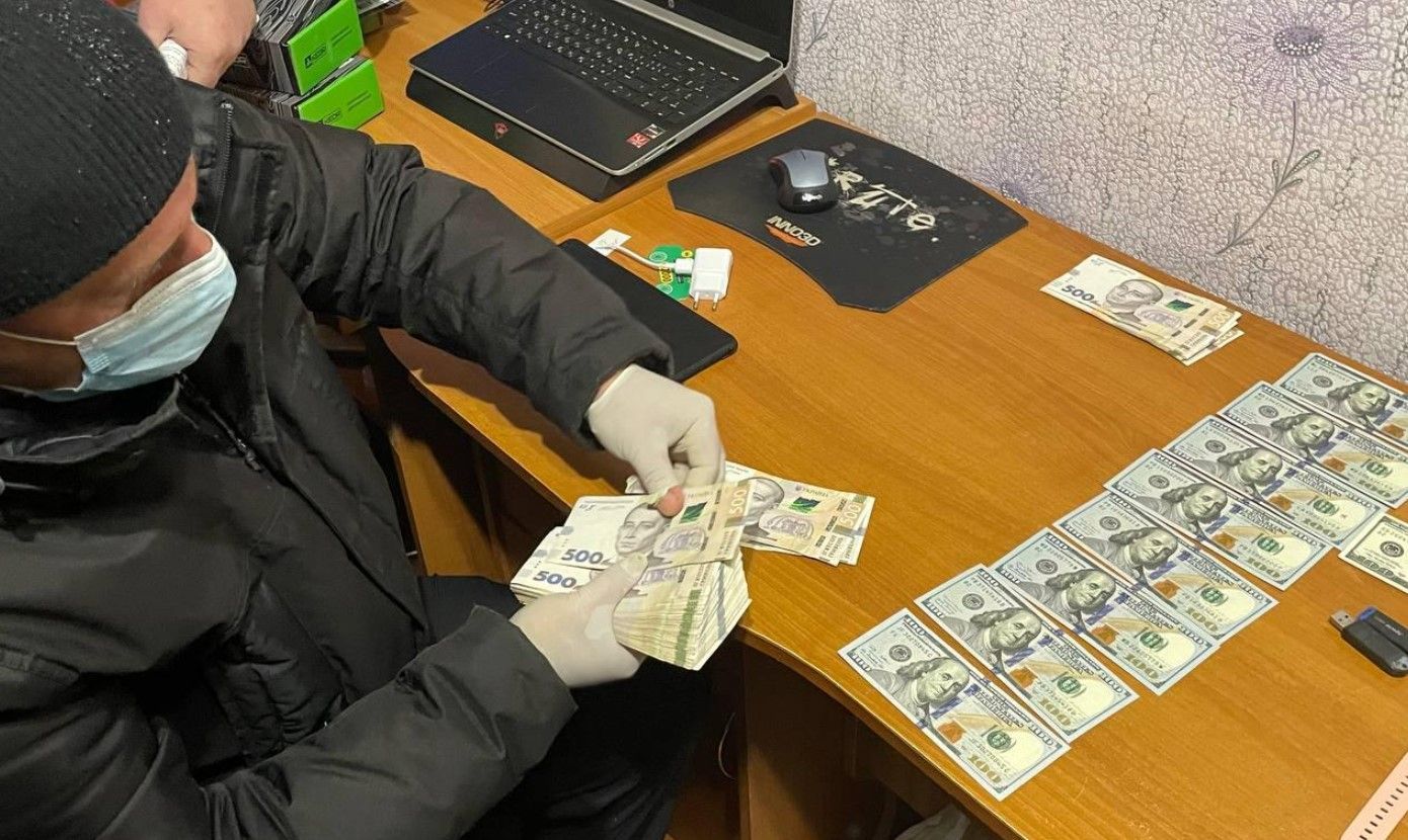 "Принимали" на работу: на Днепропетровщине мошенники обманули людей на полумиллиона гривен
