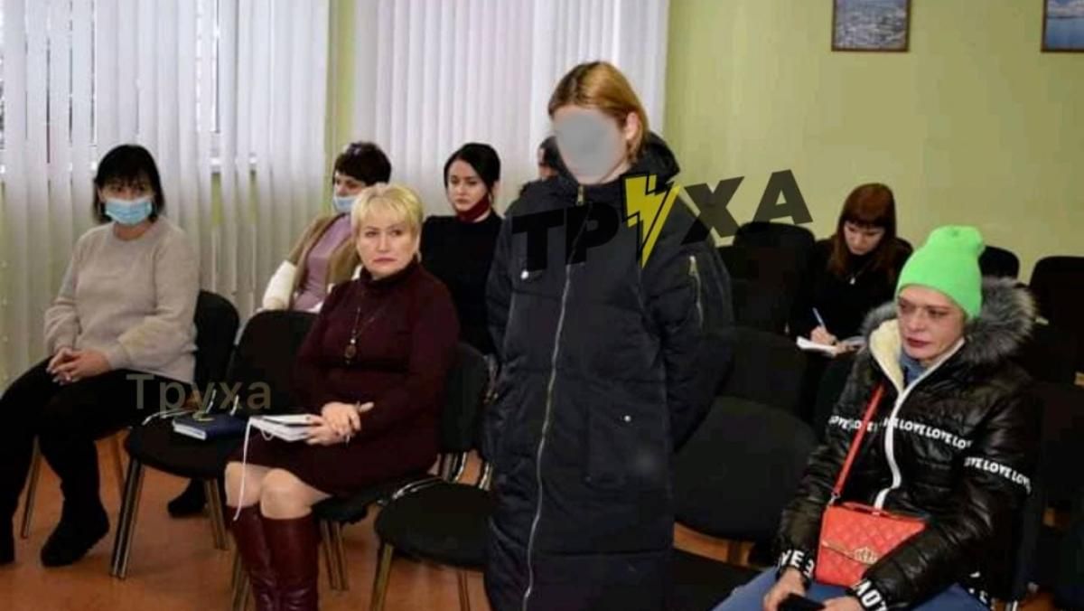 Играла котом в футбол: на Харьковщине суд отпустил скандальную 9-классницу Играла котом в футбол: на Харьковщине суд отпустил скандальную 9-классницу