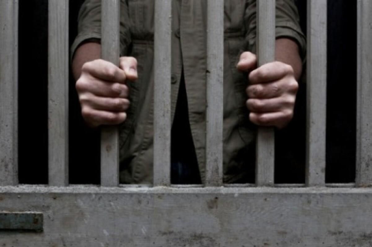Буковинця, який облив дочку бензином, засудили до 11 років тюрми