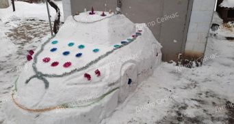 Креативный днепрянин подарил жене Bugatti из снега: атмосферные фото