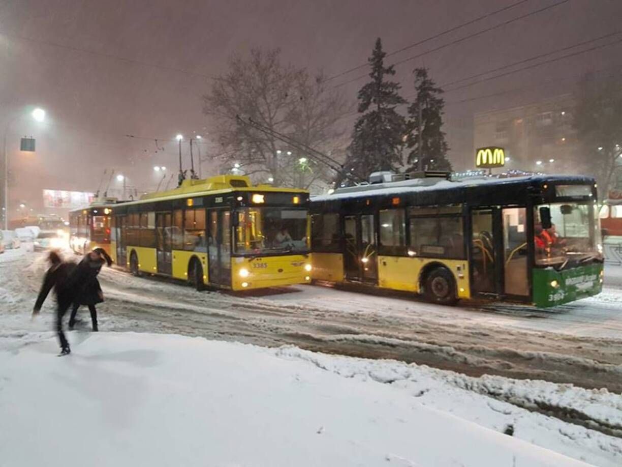Герої паркування: водії заблокували рух громадського транспорту в Києві - Новини Києва сьогодні - Київ