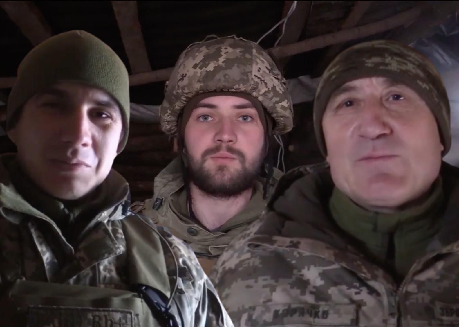 "Святкуйте, ми прикриємо": воїни з передової щемливо привітали українців з прийдешніми святами - Україна новини - 24 Канал "Святкуйте, ми прикриємо": воїни з передової щемливо привітали українців з прийдешніми святами - Україна новини - 24 Канал