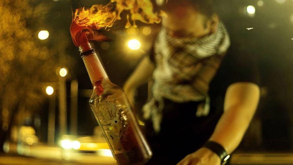 "Коктейль Молотова" в будівлю консульства Росії кинув чоловік з Донбасу - Новини Львів - 24 Канал "Коктейль Молотова" в будівлю консульства Росії кинув чоловік з Донбасу - Новини Львів - 24 Канал