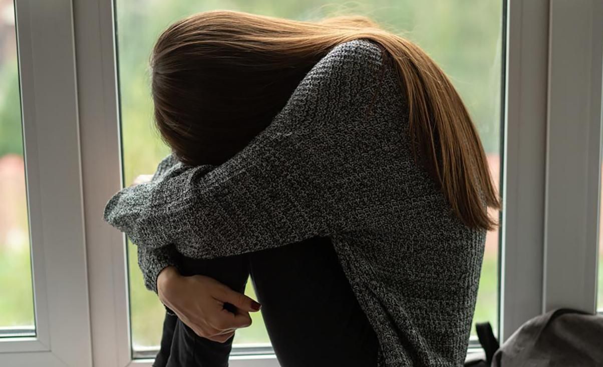 "Відволікатимешся, то митимеш підлогу, як твоя мама": деталі булінгу учениці у школі Києва - Новини Київ - Освіта "Відволікатимешся, то митимеш підлогу, як твоя мама": деталі булінгу учениці у школі Києва - Новини Київ - Освіта