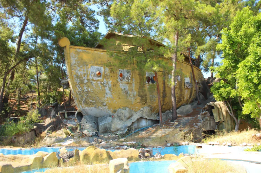 Закинутий курорт в Туреччині Закинутий курорт в Туреччині