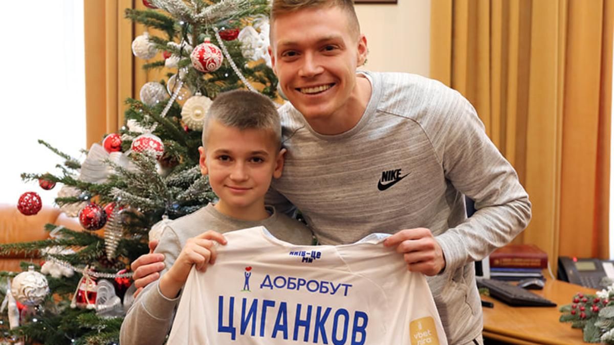 Полиция организовала встречу юному болельщику с Цыганковым: его папа погибший правоохранитель