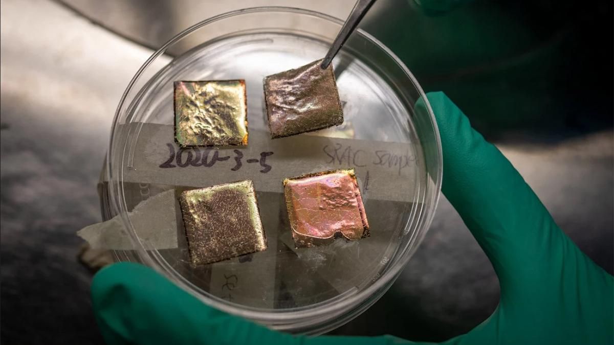 Зимой тепло, летом – холодно: ученые разработали новую кровлю для домов Зимой тепло, летом – холодно: ученые разработали новую кровлю для домов