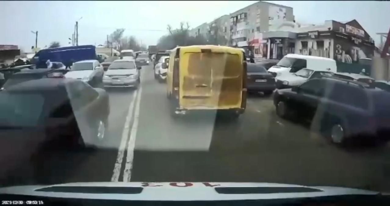 Везла дитину з гострим апендицитом: у Балаклії водії не пропустили карету швидкої - Новини Харкова сьогодні - Харків Везла дитину з гострим апендицитом: у Балаклії водії не пропустили карету швидкої - Новини Харкова сьогодні - Харків